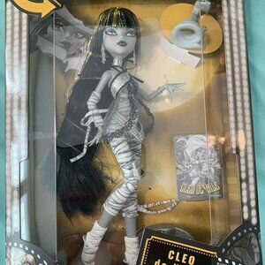 2025 Monster High Cleo De Nile Reel Drama Fashion Doll *IN HAND* some box damage